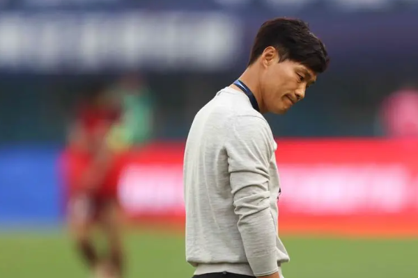 河南隊(duì)主帥南基一面對與青島海牛的關(guān)鍵戰(zhàn)役